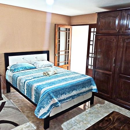 Residencial Moroni - Alojamiento En Cochabamba Bed and Breakfast Esterno foto
