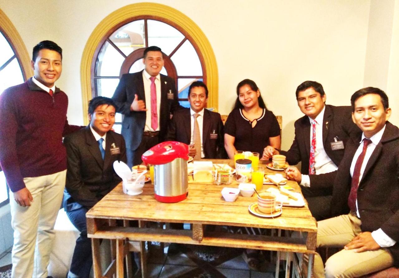 Residencial Moroni - Alojamiento En Cochabamba Bed and Breakfast Esterno foto