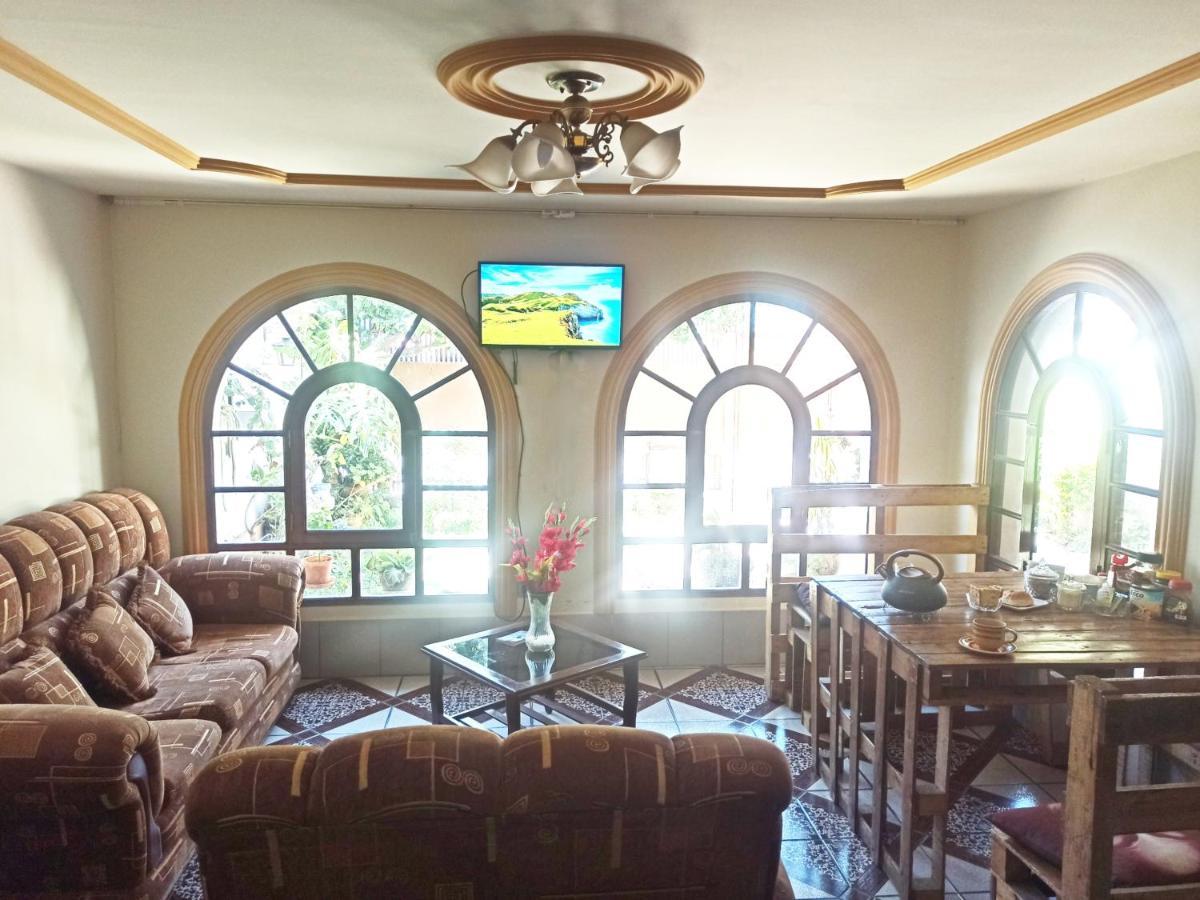 Residencial Moroni - Alojamiento En Cochabamba Bed and Breakfast Esterno foto