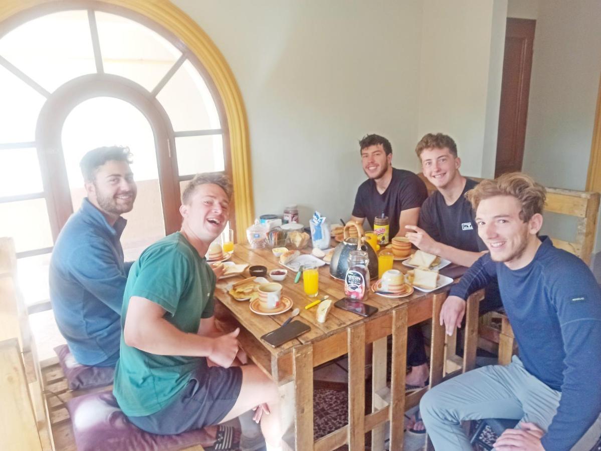 Residencial Moroni - Alojamiento En Cochabamba Bed and Breakfast Esterno foto