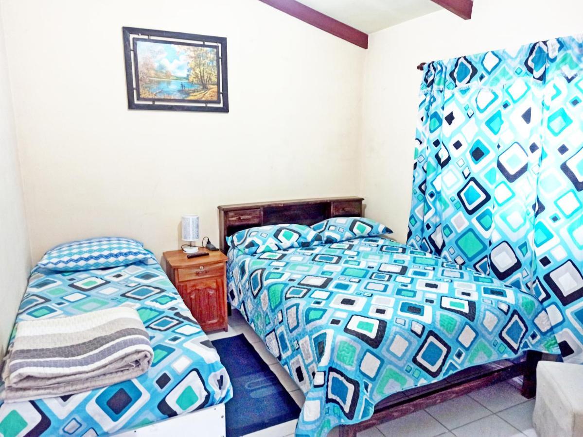 Residencial Moroni - Alojamiento En Cochabamba Bed and Breakfast Esterno foto