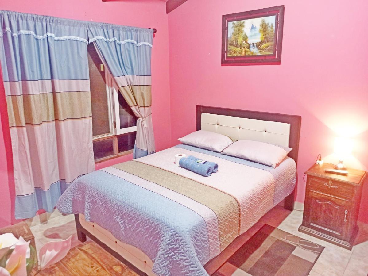 Residencial Moroni - Alojamiento En Cochabamba Bed and Breakfast Esterno foto