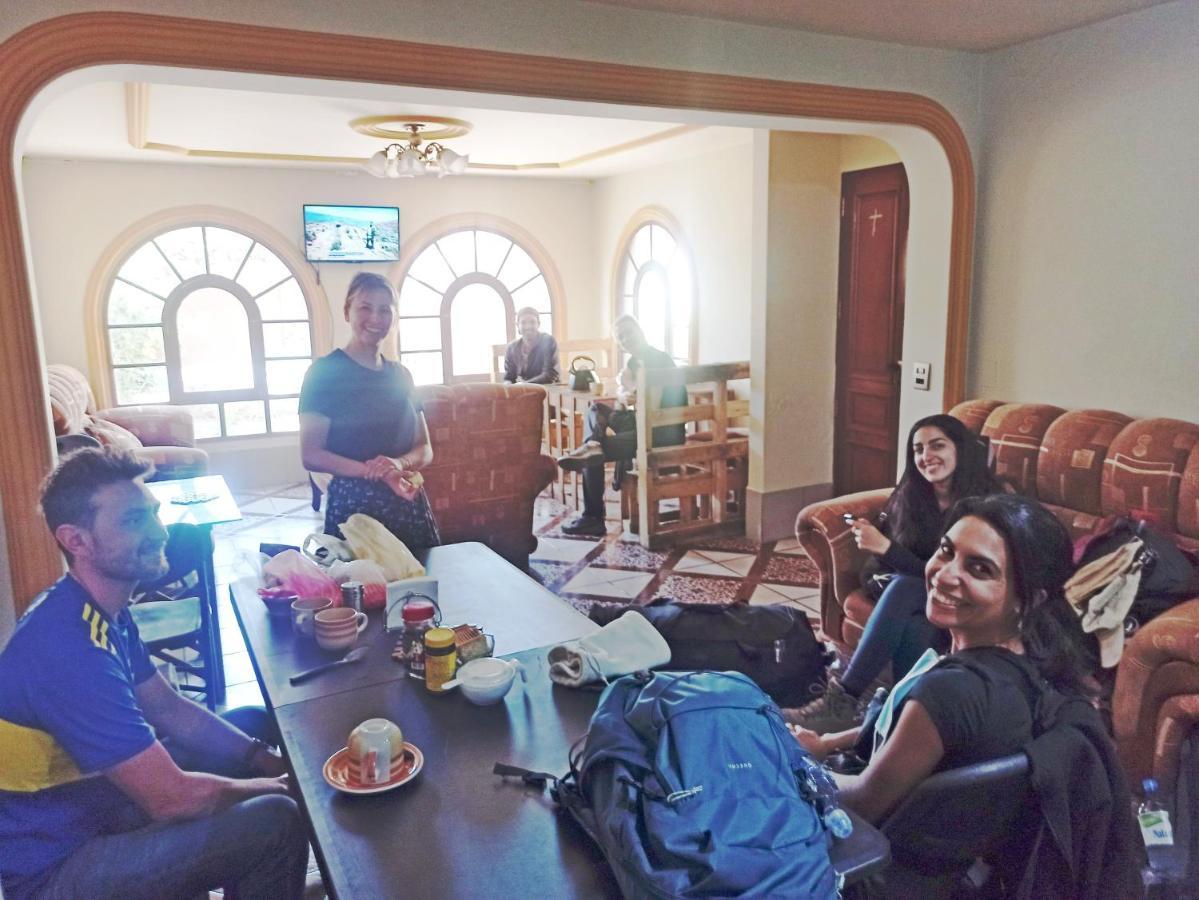 Residencial Moroni - Alojamiento En Cochabamba Bed and Breakfast Esterno foto