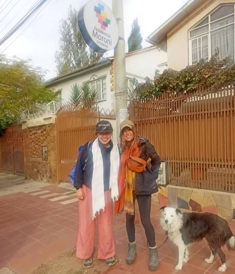 Residencial Moroni - Alojamiento En Cochabamba Bed and Breakfast Esterno foto