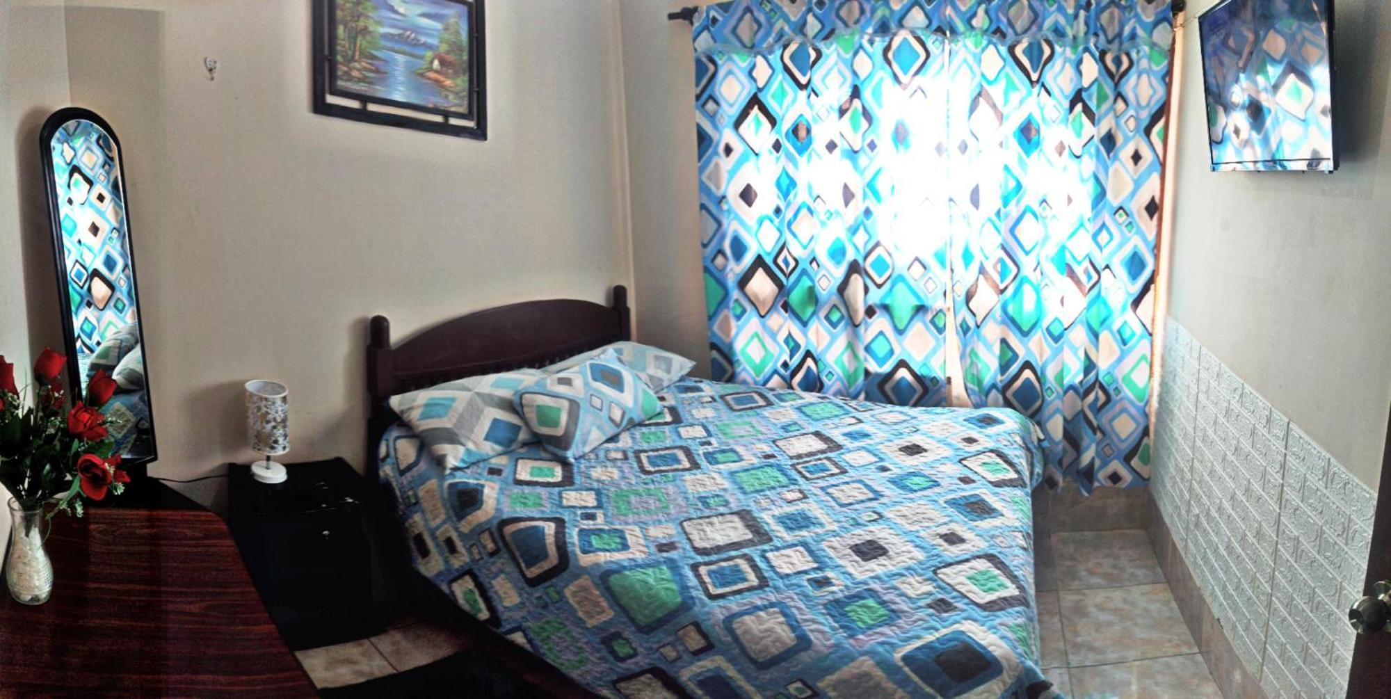 Residencial Moroni - Alojamiento En Cochabamba Bed and Breakfast Esterno foto