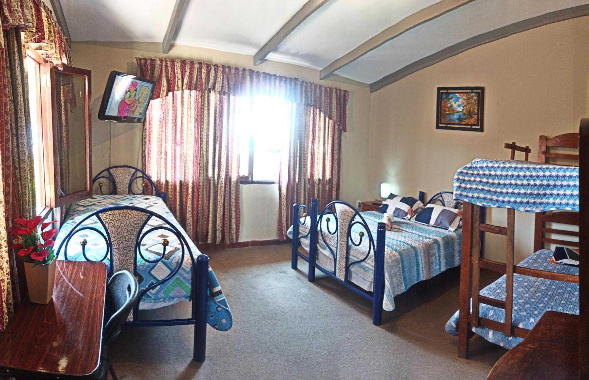 Residencial Moroni - Alojamiento En Cochabamba Bed and Breakfast Esterno foto