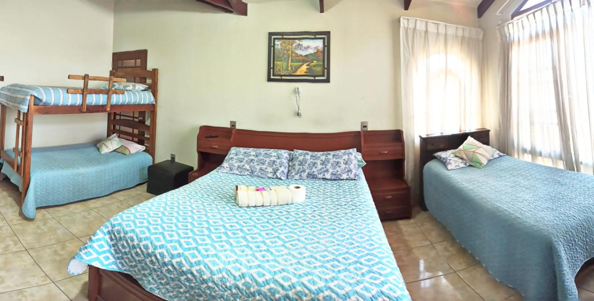 Residencial Moroni - Alojamiento En Cochabamba Bed and Breakfast Esterno foto